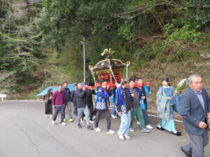 【活動報告】令和7年4月5日(土) 諸塚村塚原地区「塚原神社春祭りの運営補助（お神輿担ぎ）」のお手伝い