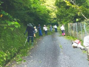 【活動報告】令和7年8月3日(日)高千穂町押方地区五ケ村東集落「町道草刈り及び側溝清掃」のお手伝い