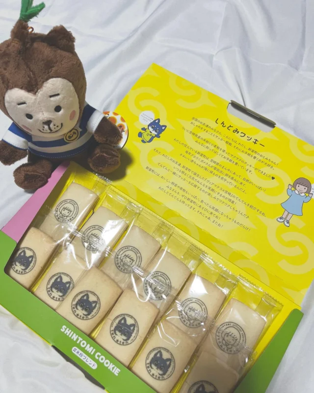 .
\ 🌟新富町の新しいおみやげ誕生🌟　/

📍#新富町 #こゆ農畜産物直売所ルーピン 

新たな特産品として新富町おもてなし協議会より新富町産の米粉と小麦を使った「しんとみクッキー」が商品化されました😊

味はもちろん、パッケージにはヴィアマテラス宮崎の「てんてん」と、新富町の「おとみちゃん」がとてもかわいらしいです🥰

4月にグランドオープンした#こゆ農産物直売所ルーピン で販売されています🙌

新しいおみやげ候補としてぜひ😉

#miyazaki_countryside #ジモミヤラブ #宮崎暮らし #ひなた暮らし #宮崎移住 #地域活性化